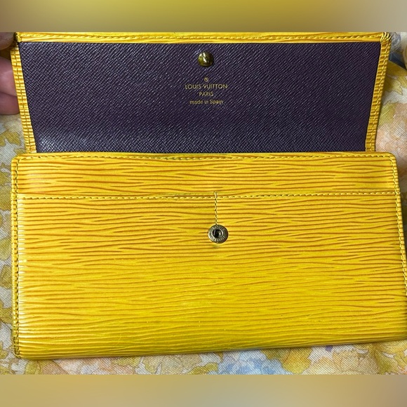 LV Epi Long Wallet Auth. Vintage - Picture 4 of 10